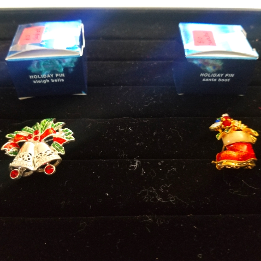 Holiday pin choice